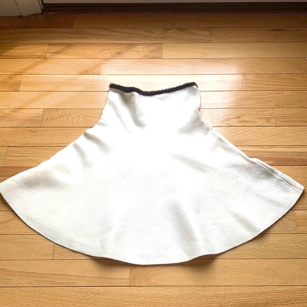 ZARA SUPER CUTE SKIRT WITH ELASTIC WAIST, COULD BE WORN AS A TOP TOO